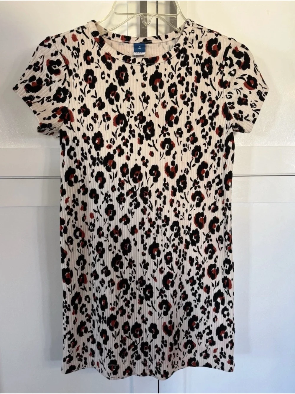 lot girls dress Size 7/8 Are 4